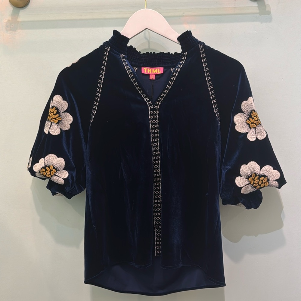 NWT THML embroidered puff sleeve, navy velvet top XS